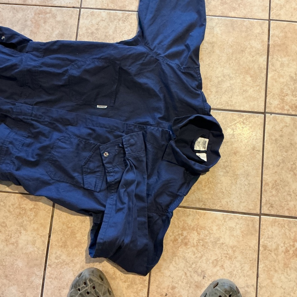 Note it is missing one metal button. - Picture 10 of 14